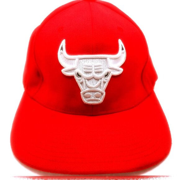 Mitchell & Ness Men's Basketball Hat Chicago Bulls Logo Snapback Fitted Red Cap - Picture 1 of 13
